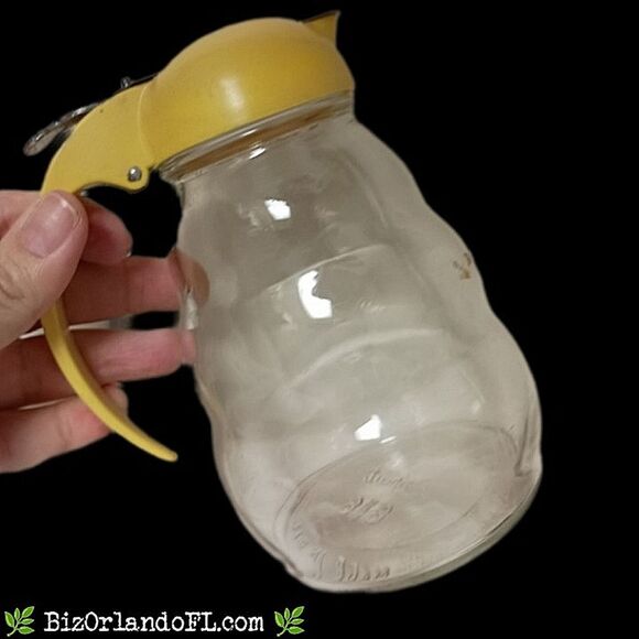 VINTAGE: Beehive Syrup Honey Dispenser / Light Yellow Beige Plastic Lid & Handle - Picture 1 of 4